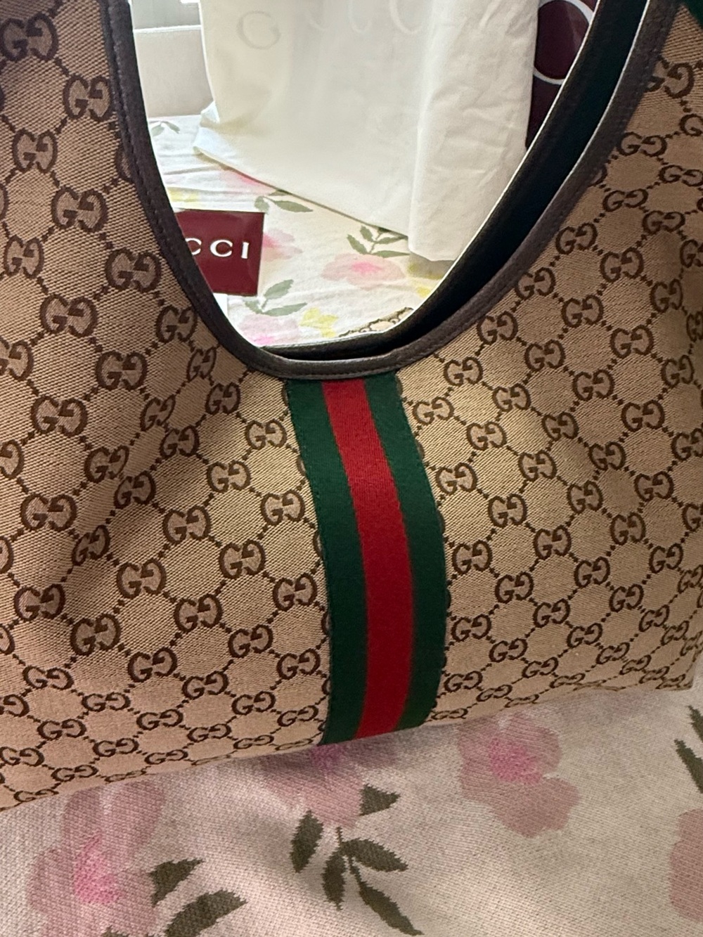 Authentic Gucci Giglio large GG canvas tote bag with with detachable pouch. - Picture 4 of 17